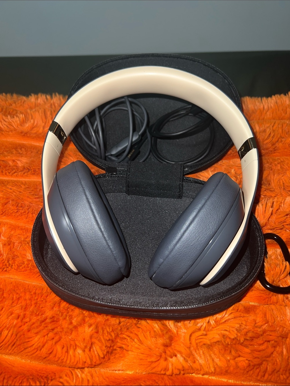 Beats by Dre Wireless Over-Ear Headphones in Cream and Space Gray